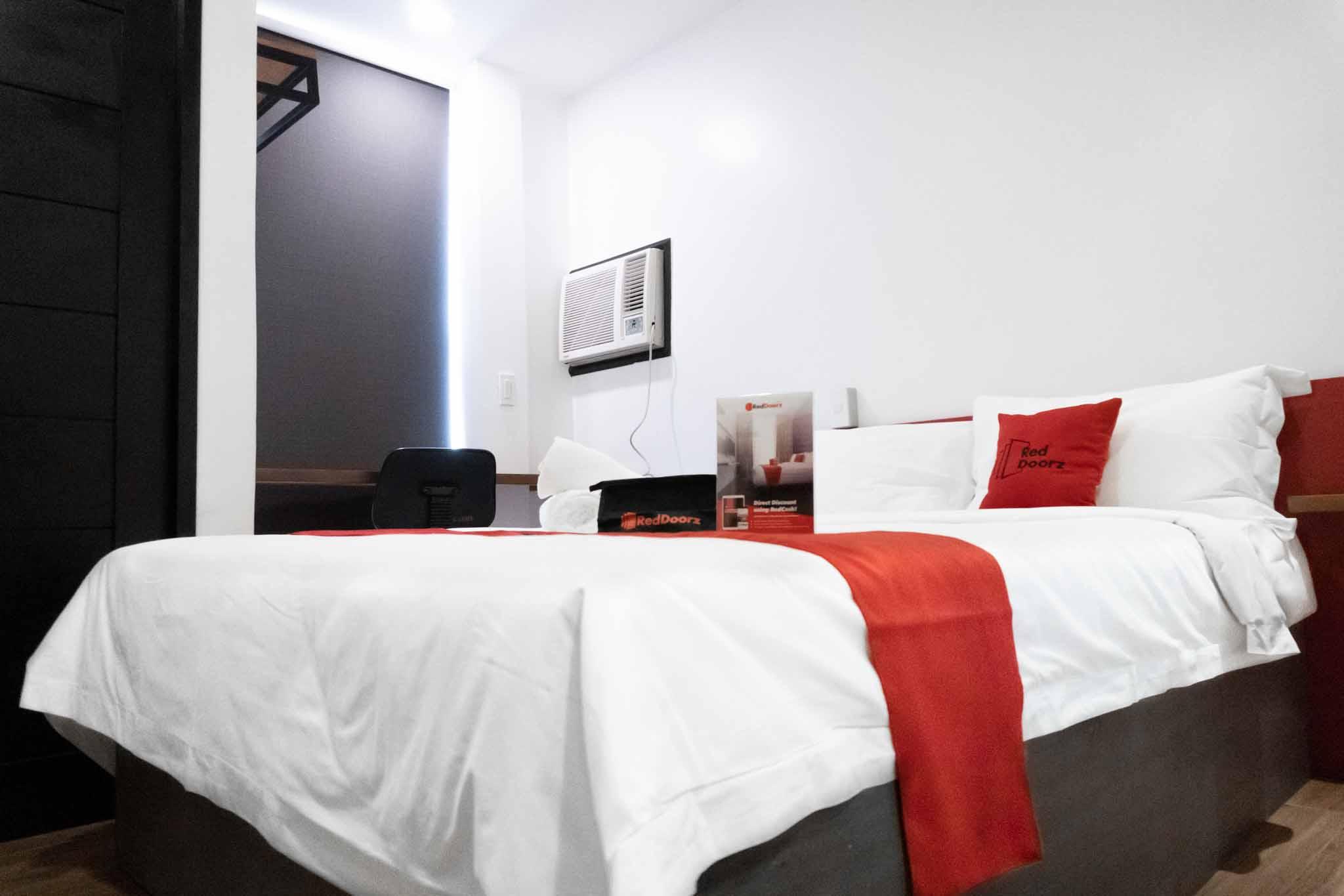 Reddoorz Plus At Mm Hotel Las Pinas Former Reddoorz Plus Near Bamboo Organ Dış mekan fotoğraf