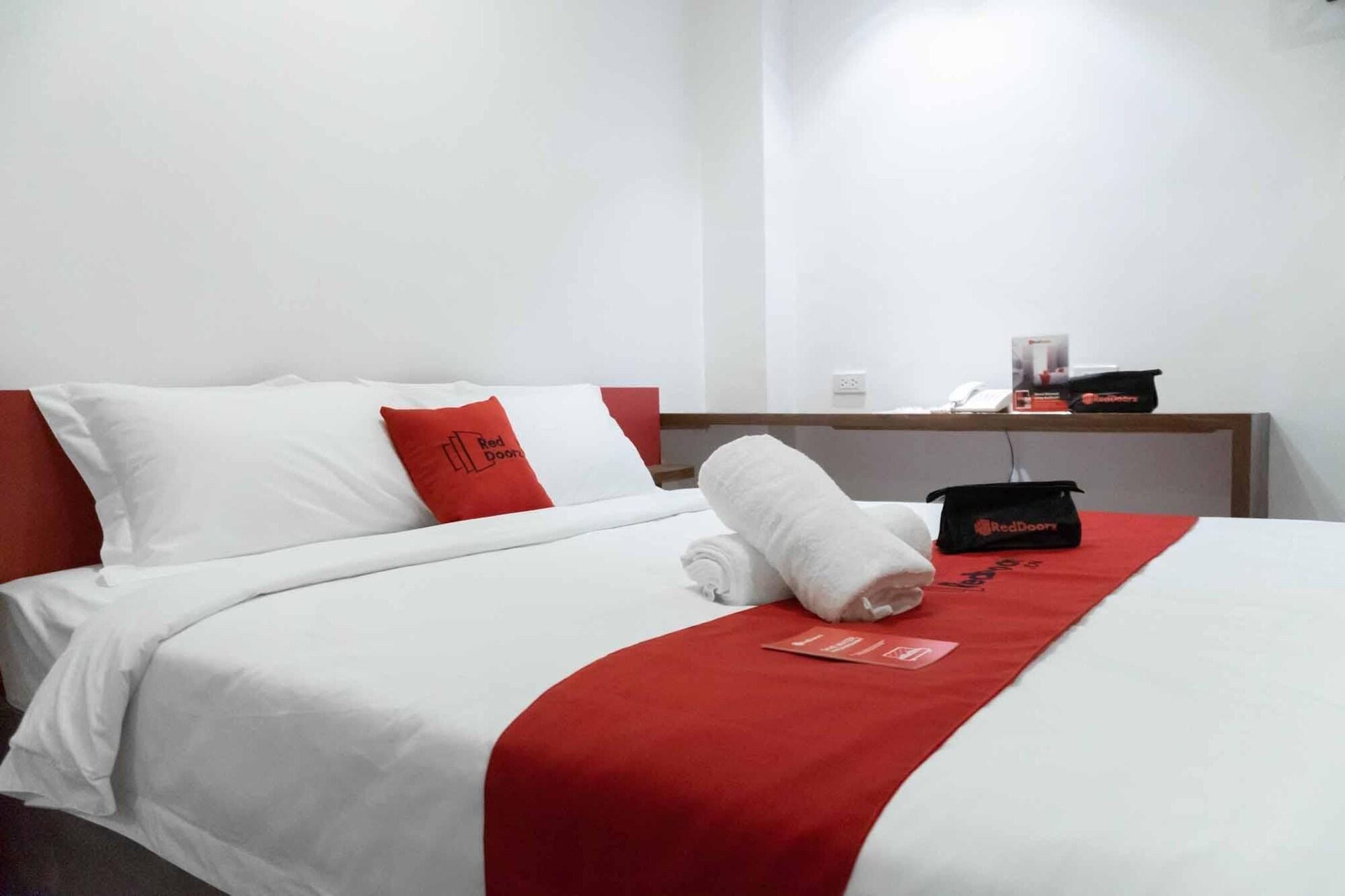 Reddoorz Plus At Mm Hotel Las Pinas Former Reddoorz Plus Near Bamboo Organ Dış mekan fotoğraf