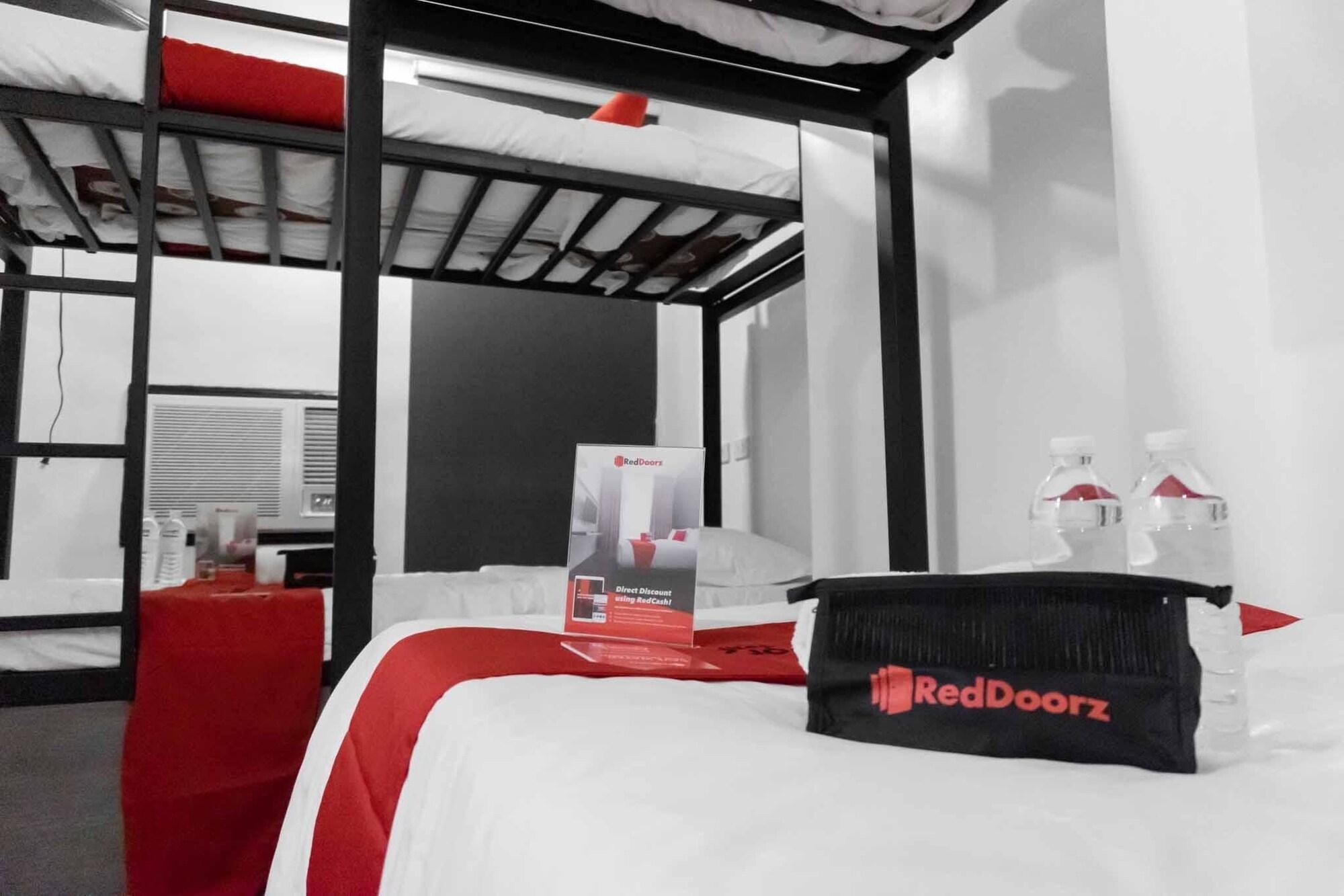 Reddoorz Plus At Mm Hotel Las Pinas Former Reddoorz Plus Near Bamboo Organ Dış mekan fotoğraf