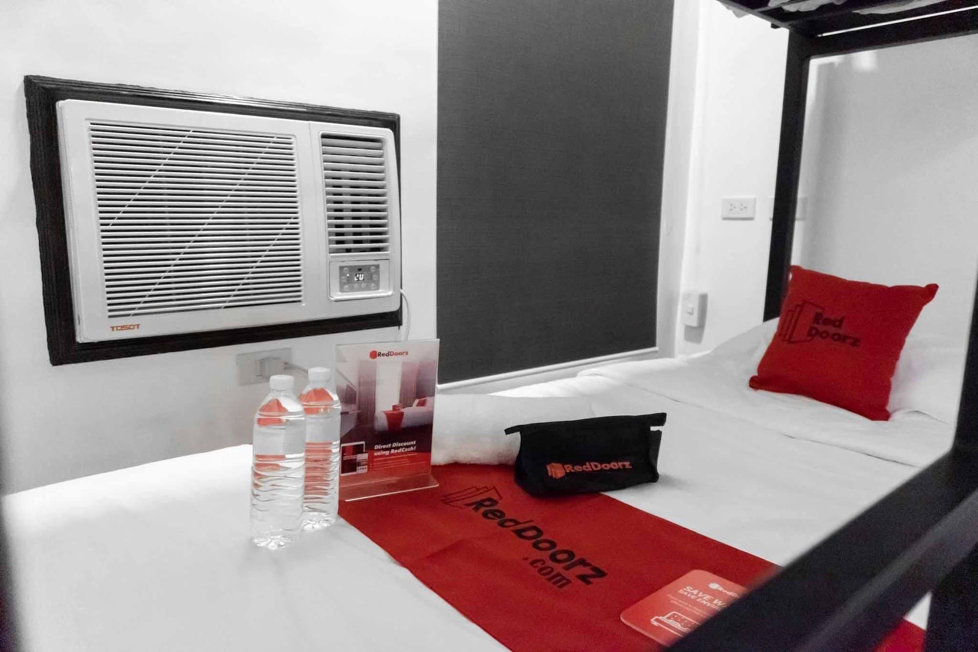 Reddoorz Plus At Mm Hotel Las Pinas Former Reddoorz Plus Near Bamboo Organ Dış mekan fotoğraf