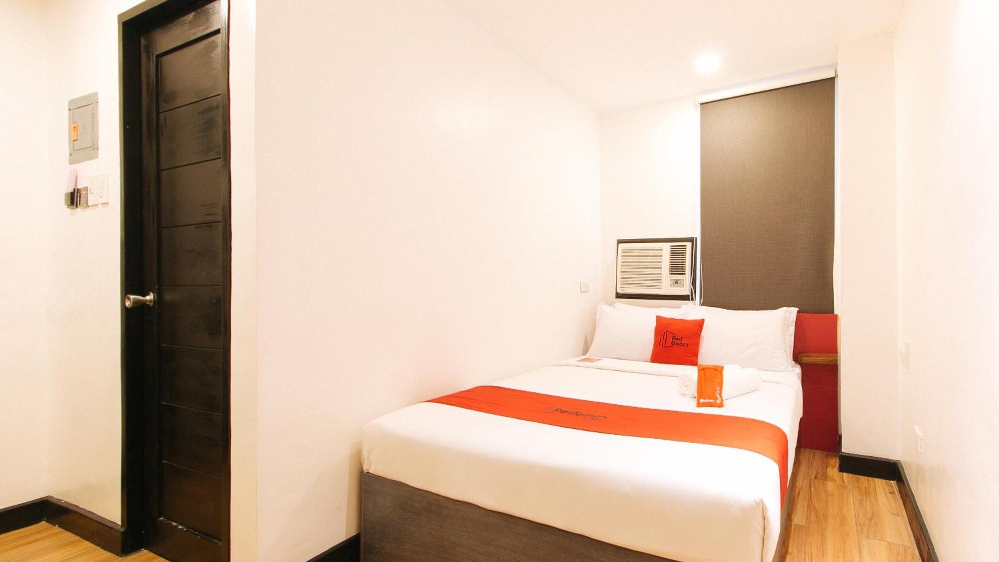 Reddoorz Plus At Mm Hotel Las Pinas Former Reddoorz Plus Near Bamboo Organ Dış mekan fotoğraf