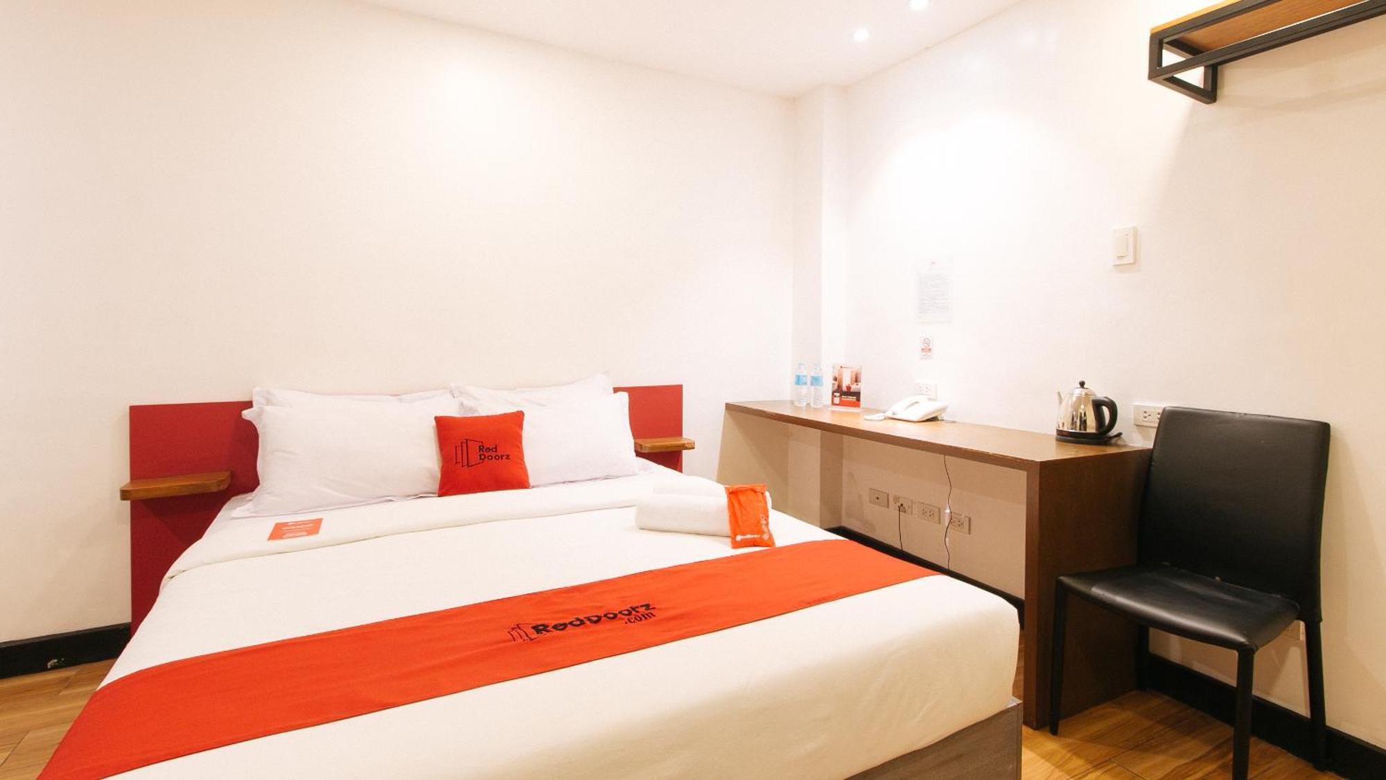 Reddoorz Plus At Mm Hotel Las Pinas Former Reddoorz Plus Near Bamboo Organ Dış mekan fotoğraf