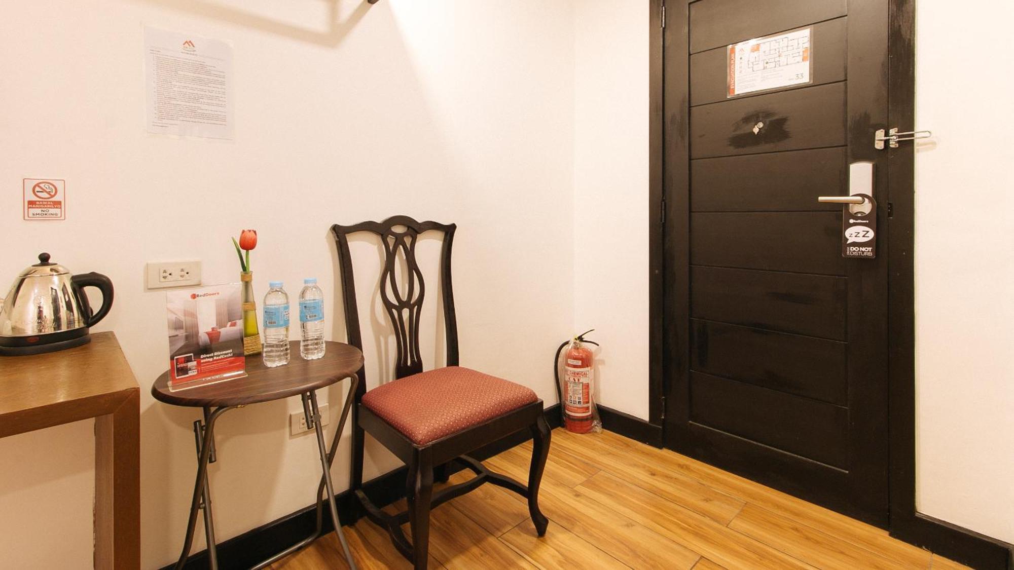 Reddoorz Plus At Mm Hotel Las Pinas Former Reddoorz Plus Near Bamboo Organ Dış mekan fotoğraf