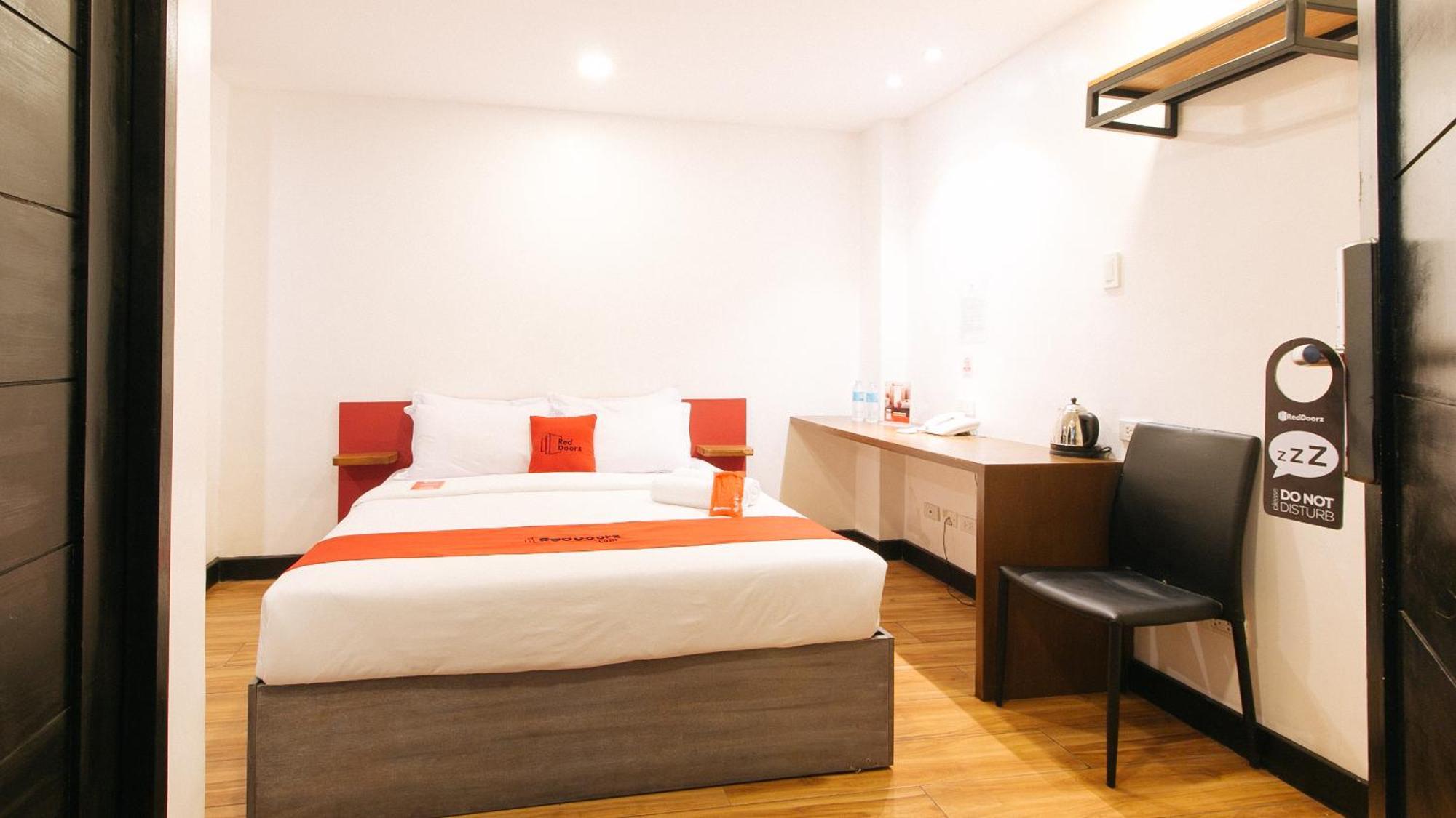 Reddoorz Plus At Mm Hotel Las Pinas Former Reddoorz Plus Near Bamboo Organ Dış mekan fotoğraf